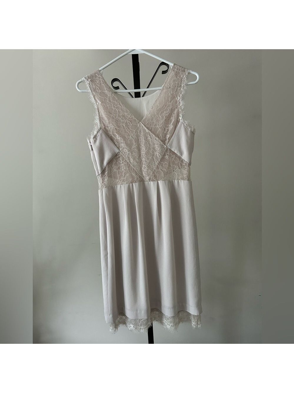 BCBG MaxAzria Maud Lace Back Sleeveless Dress, Size 4, Colour Cloud Grey. - Picture 4 of 9